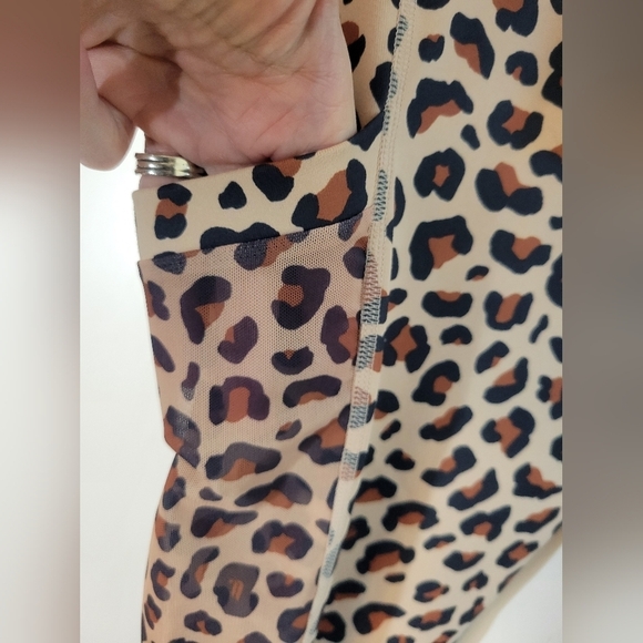 NWT Fabletics Mila High Waisted Pocket Capri Animal Print Tan Medium - Picture 6 of 7